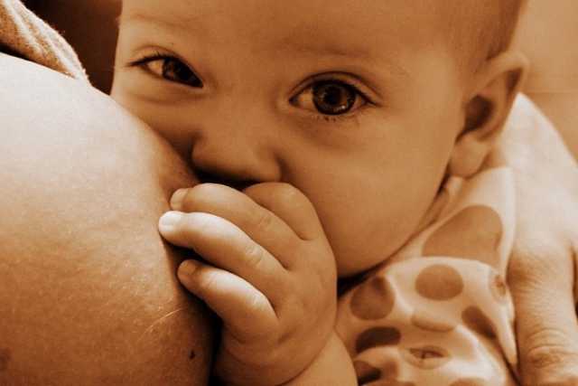 �Sfatiamo i falsi miti: tutte le mamme del mondo possono allattare�